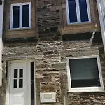 Casa Da Muralha بيت للعطل