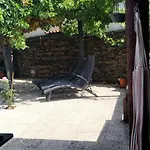 Casa Da Muralha بيت للعطل